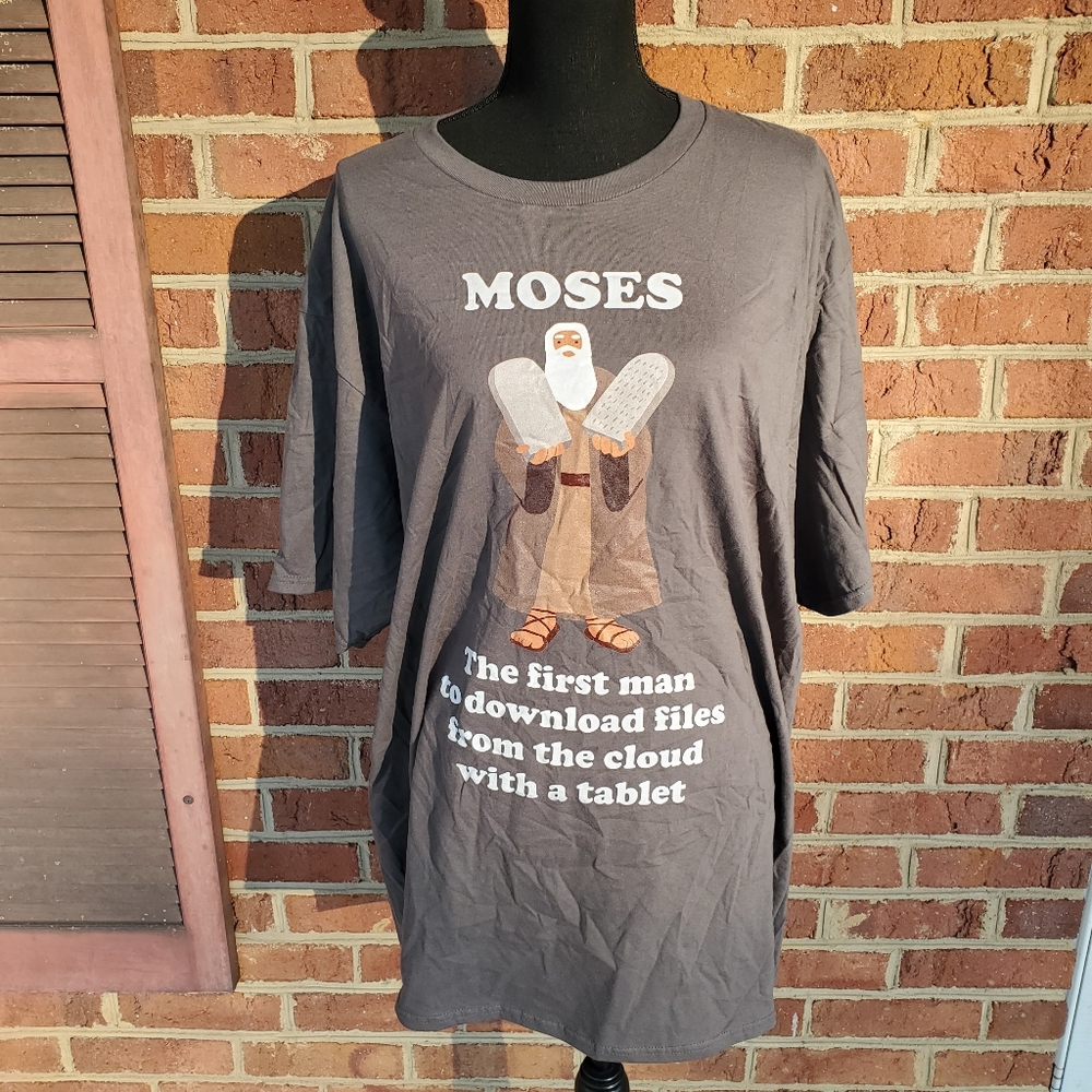 NWT Unisex Moses t-shirt